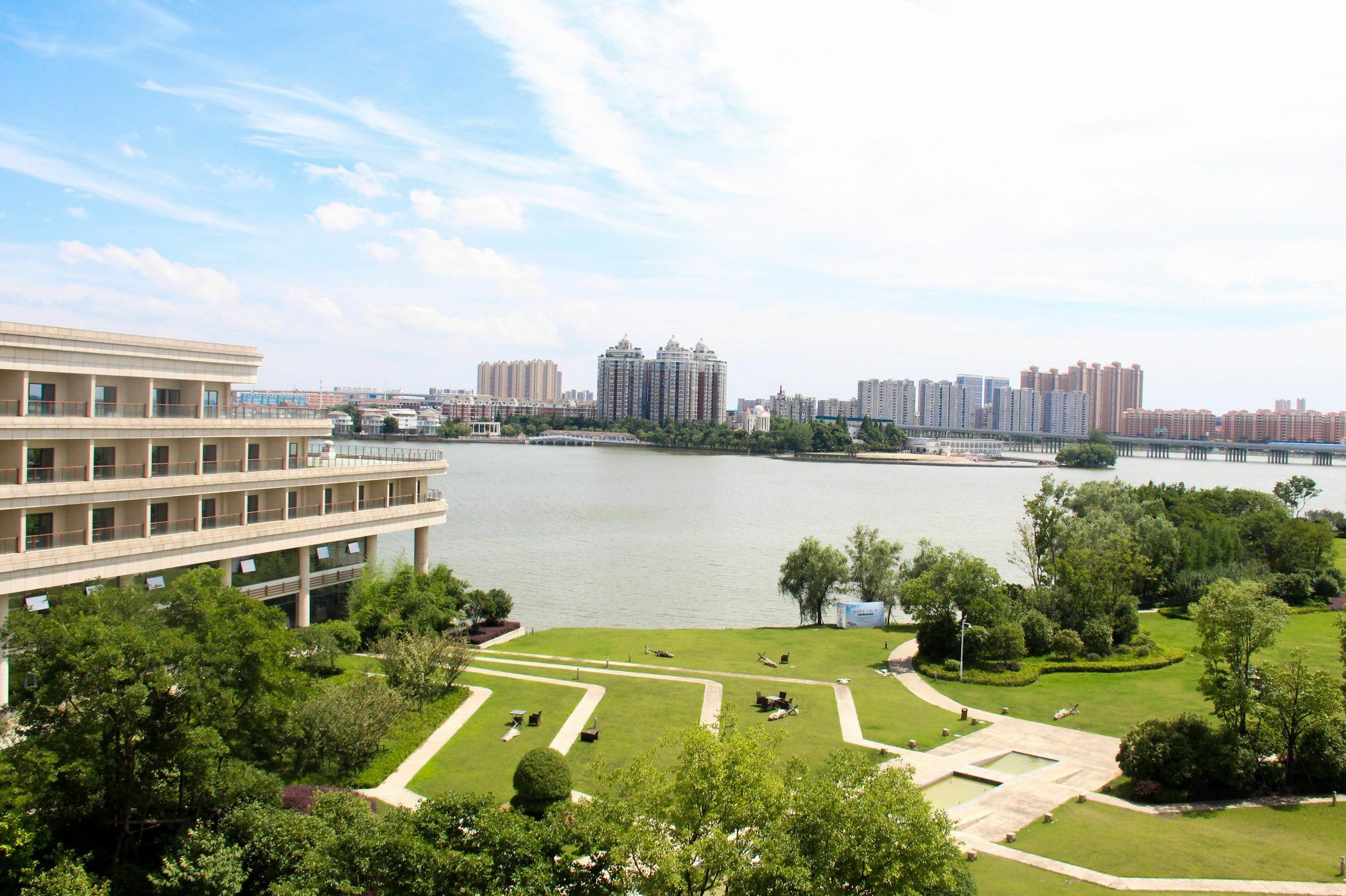 Radisson Blu Hotel Wuhan Etd Zone Exterior foto
